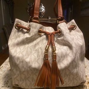 Michael Kors Signature Large Bucket Bag